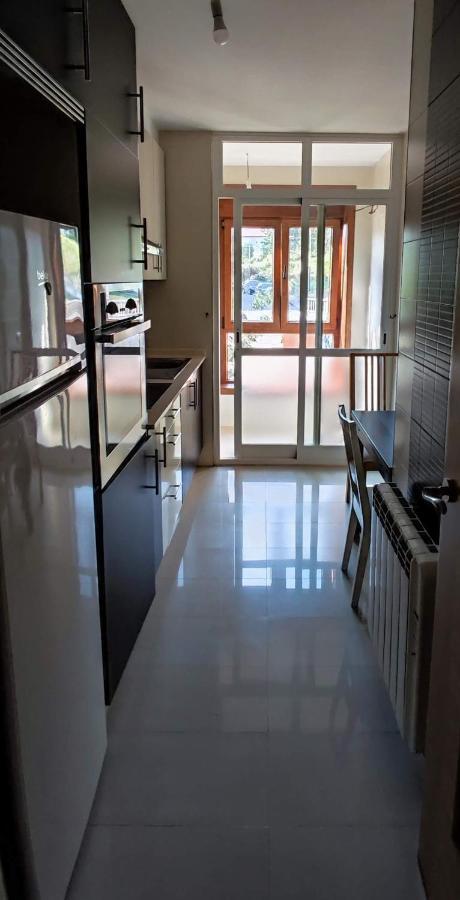 Apartamento Dos Habitaciones Exterior Y Bien Comunicado San Salvador de Poio Luaran gambar
